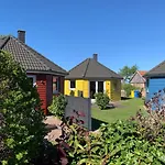 Roter Ostseebungalow