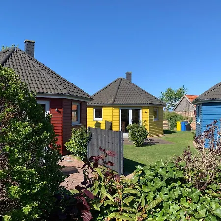 Roter Ostseebungalow