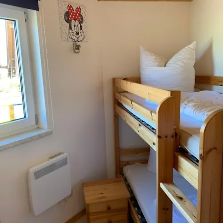 Roter Ostseebungalow *